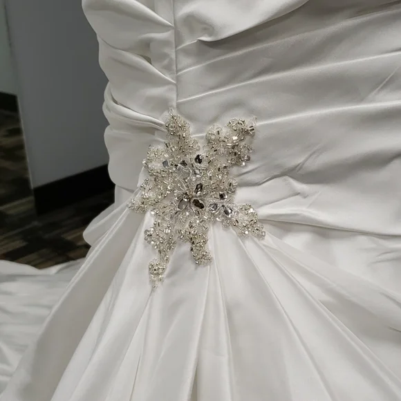 NWT Maggie Sottero wedding, beaded, size 8, mermaid - Picture 3 of 7